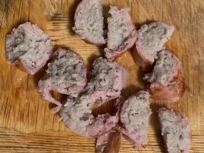 Salotas su agurkais, pomidorais ir kupatais Žingsnis 5