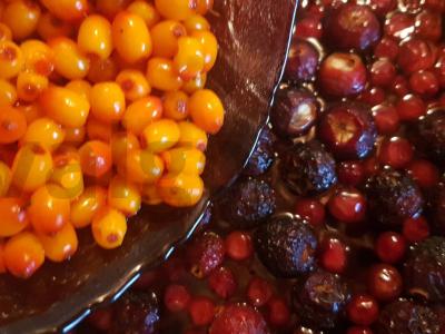 Šaltalankių, erškėtuogių ir serbentų kompotas Žingsnis 4