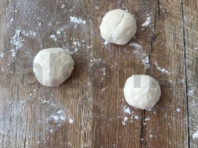 Mini bandelės su varškės sūrio ir pomidorų įdaru Žingsnis 1