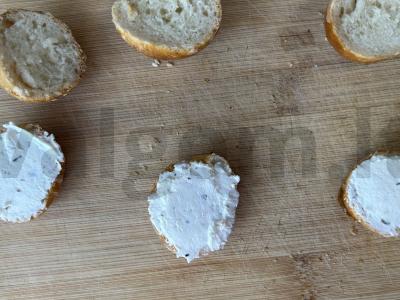 Mini bandelės su varškės sūrio ir pomidorų įdaru Žingsnis 3