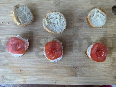 Mini bandelės su varškės sūrio ir pomidorų įdaru Žingsnis 4