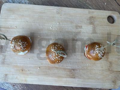 Mini bandelės su varškės sūrio ir pomidorų įdaru Žingsnis 5