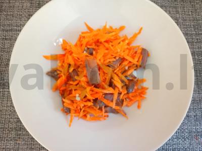 Morkų salotos su antis skrandžiais pagrindine nuotrauka