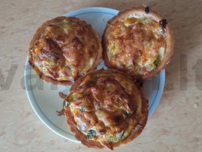 Pyragėliai su picos įdaru pagrindine nuotrauka