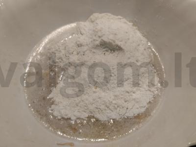 Obuolių keksiukai su augaliniu aliejumi Žingsnis 5