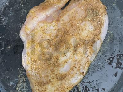 Vištiena po lydytu sūriu ir ananasu keptuvėje Žingsnis 2