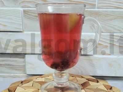 Kompotas su agrastais, juodaisiais serbentais ir žaliu obuoliu pagrindine nuotrauka