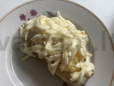 Vištiena po lydytu sūriu ir ananasu keptuvėje pagrindine nuotrauka