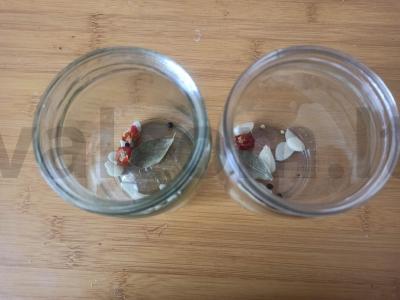 Konservuoti cukinijos su svogūnais, česnaku ir aštriu pipiru Žingsnis 3