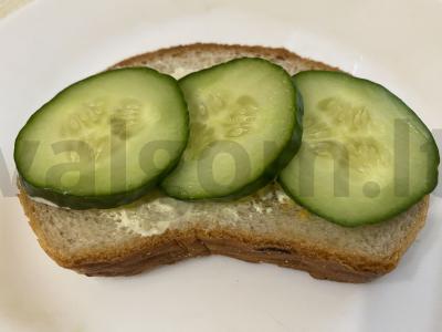 Sumuštinis su namine kotletu ir agurkėliu Žingsnis 2