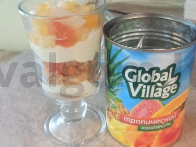 Triflis su tropiniais vaisiais pagrindine nuotrauka