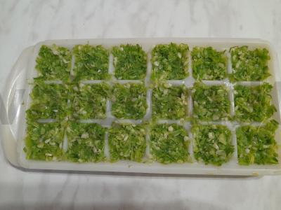 Česnakinė padažas iš česnako stiebų Žingsnis 4