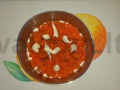 Rūkyta upėtakio salotos „Raudonoji jūra“ Žingsnis 2