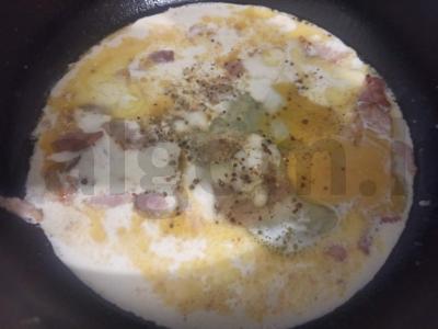 Spagečiai grietinėlės padaže su bekonu Žingsnis 5