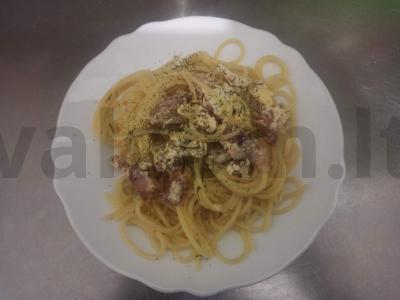 Spagečiai grietinėlės padaže su bekonu pagrindine nuotrauka