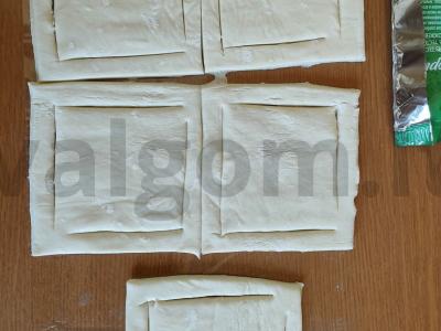 Sluoksniuota tešla su kriaušėmis ir varškės sūriu Žingsnis 2