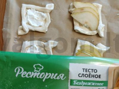 Sluoksniuota tešla su kriaušėmis ir varškės sūriu Žingsnis 3