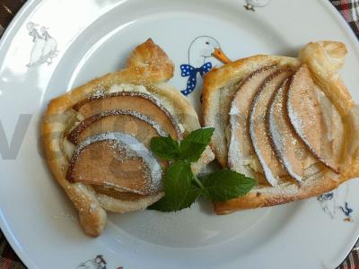 Sluoksniuota tešla su kriaušėmis ir varškės sūriu pagrindine nuotrauka