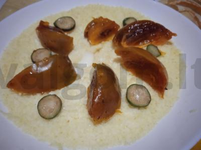 Pieninis kuskusas su persimonu, feijoa, džiovintais slyvomis, kokosų aliejumi ir medumi Žingsnis 4