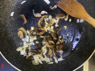 Risotto su pievagrybiais grietinėlės padaže Žingsnis 3