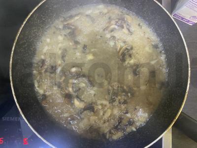 Risotto su pievagrybiais grietinėlės padaže Žingsnis 4