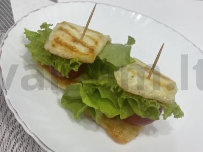 Užkandis „Kanapė su halumi“ pagrindine nuotrauka