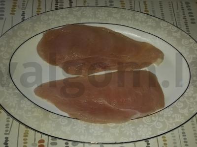 Vištienos filė svogūnų apvalkale po sūrio plutele Žingsnis 1