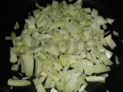 Vištienos filė svogūnų apvalkale po sūrio plutele Žingsnis 4