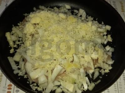 Vištienos filė svogūnų apvalkale po sūrio plutele Žingsnis 7