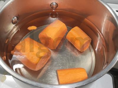 Marinuotų kopūstų salotos su grybais drakono pavidalu Žingsnis 1