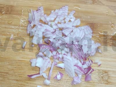 Marinuotų kopūstų salotos su grybais drakono pavidalu Žingsnis 2