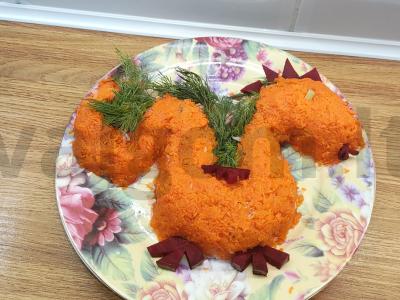 Marinuotų kopūstų salotos su grybais drakono pavidalu Žingsnis 9