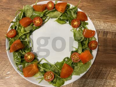 Salotas su rukola ir persimonu „Kalėdų vainikas“ Žingsnis 4