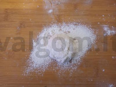 Paplotėlis su kreminiu sūriu, žolelėmis ir česnaku Žingsnis 1