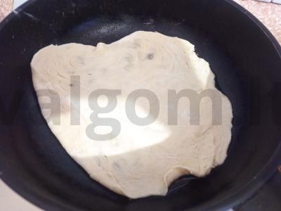 Paplotėlis su kreminiu sūriu, žolelėmis ir česnaku Žingsnis 2