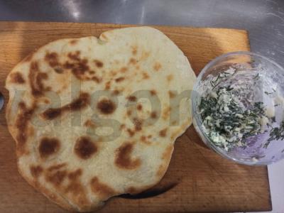 Paplotėlis su kreminiu sūriu, žolelėmis ir česnaku Žingsnis 4