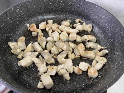 Vištienos salotas su raudonaisiais pupelėmis ir skrudinta duona Žingsnis 1