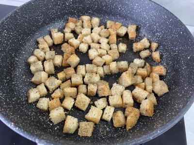 Vištienos salotas su raudonaisiais pupelėmis ir skrudinta duona Žingsnis 2