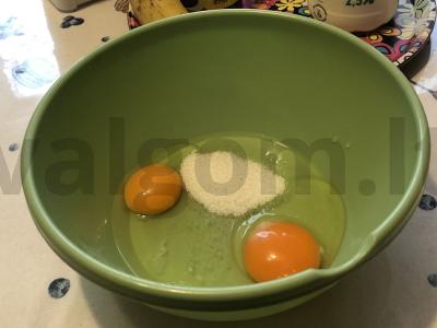 Blynai su bananų šokoladiniu kremu Žingsnis 1