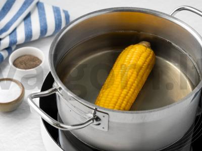 Žalias salotas su kukurūzais, varške ir obuoliu Žingsnis 1