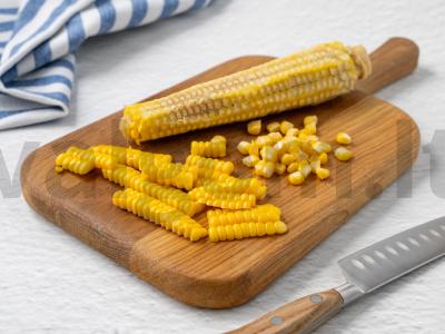 Žalias salotas su kukurūzais, varške ir obuoliu Žingsnis 2