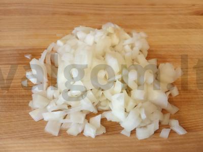 Plovas „Nauda“ su vištiena ir daržovėmis Žingsnis 2