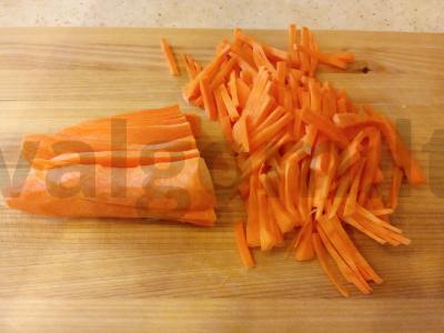 Plovas „Nauda“ su vištiena ir daržovėmis Žingsnis 3