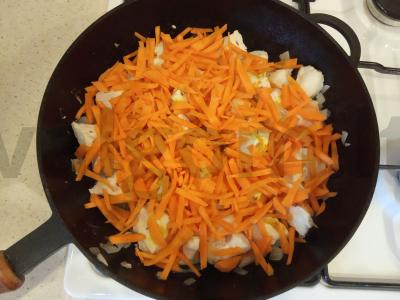 Plovas „Nauda“ su vištiena ir daržovėmis Žingsnis 10