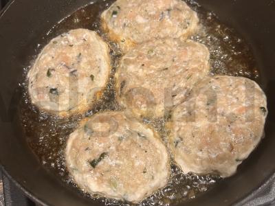 Kotletai „Naminiai“ su žolelėmis Žingsnis 3