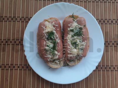 Karšti sumuštiniai su dešrelėmis pagrindine nuotrauka