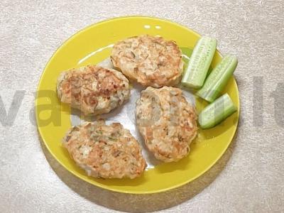 Lašišų kotletai su ryžiais ir krapais pagrindine nuotrauka