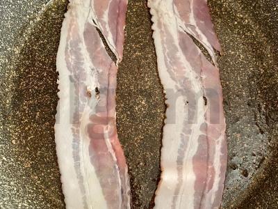 Brusketa su varškės sūriu, keptais pomidorais ir bekonu Žingsnis 1