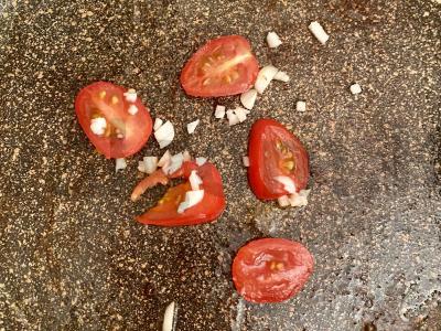 Brusketa su varškės sūriu, keptais pomidorais ir bekonu Žingsnis 2