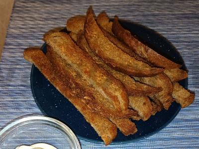 Česnakiniai skrebučiai orkaitėje pagrindine nuotrauka